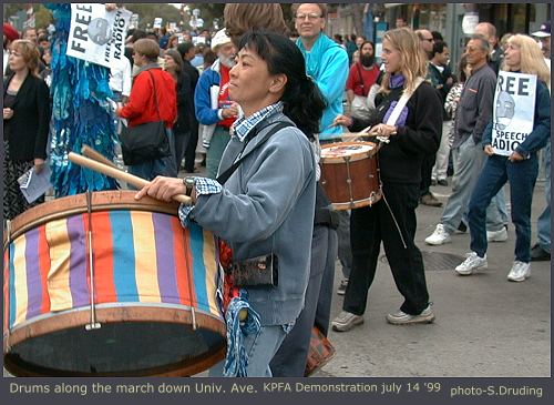 Drums in the march - july 14, 1999 evening demonstration